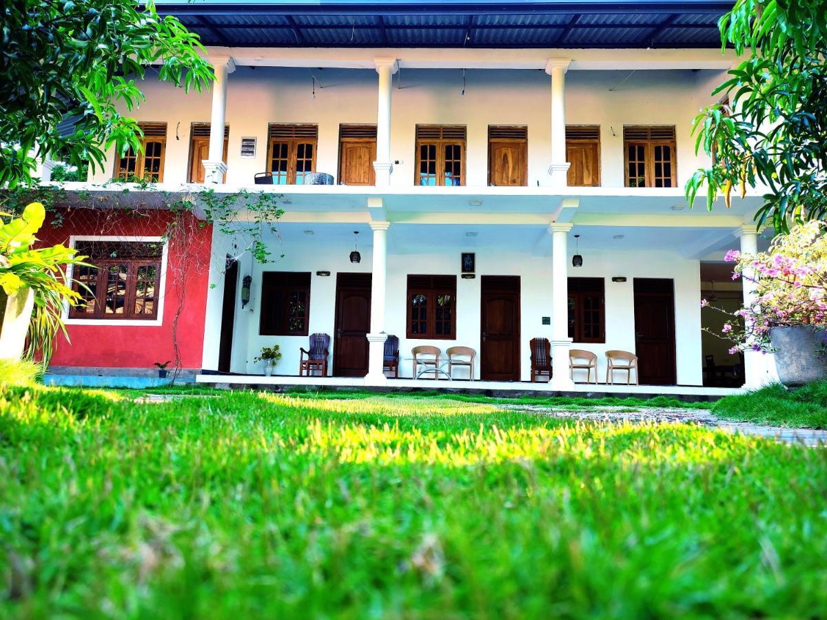 Geethani Tourist Home Polonnâruvâ Extérieur photo