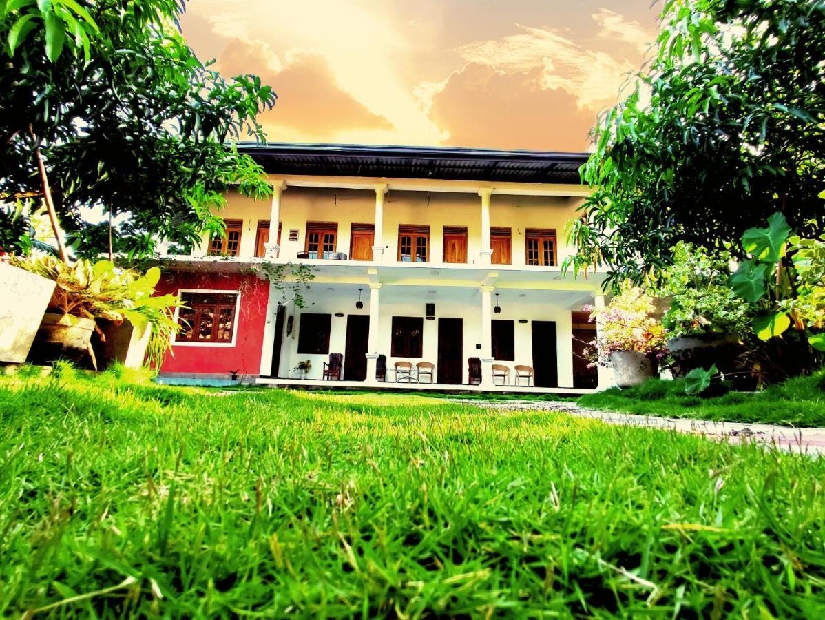 Geethani Tourist Home Polonnâruvâ Extérieur photo