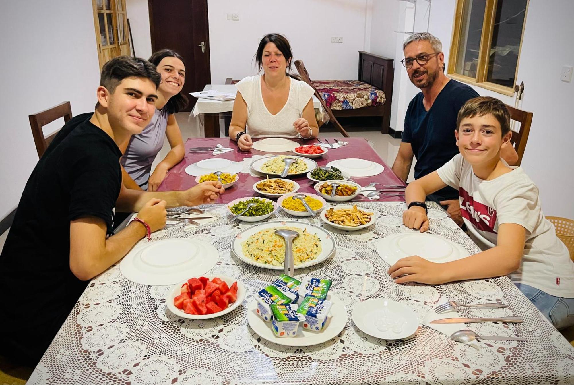 Geethani Tourist Home Polonnâruvâ Extérieur photo