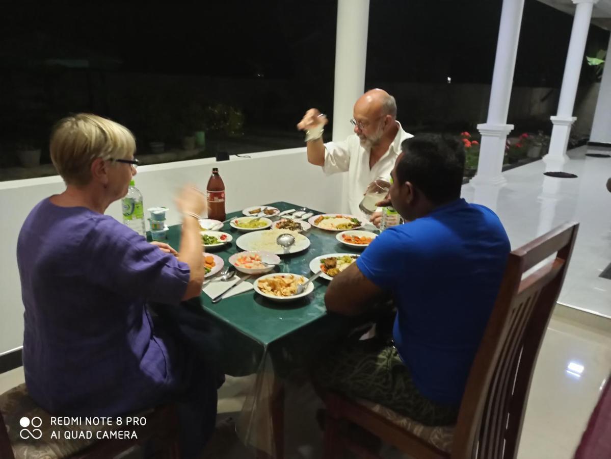 Geethani Tourist Home Polonnâruvâ Extérieur photo