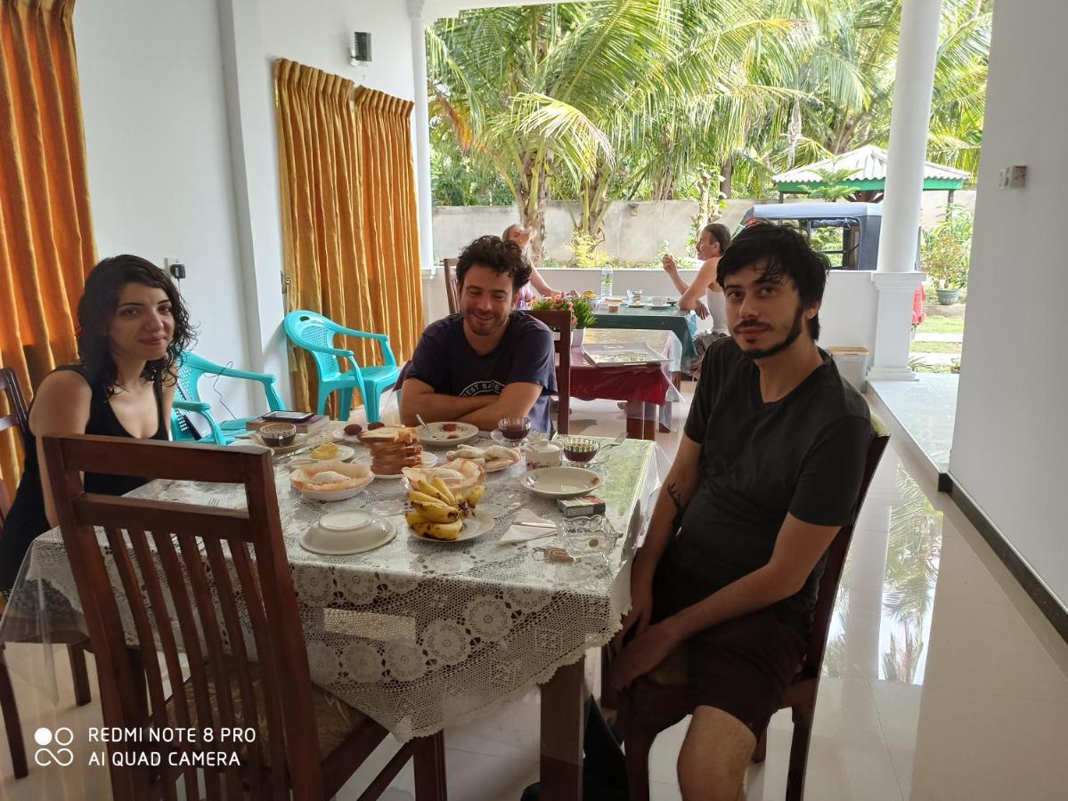 Geethani Tourist Home Polonnâruvâ Extérieur photo