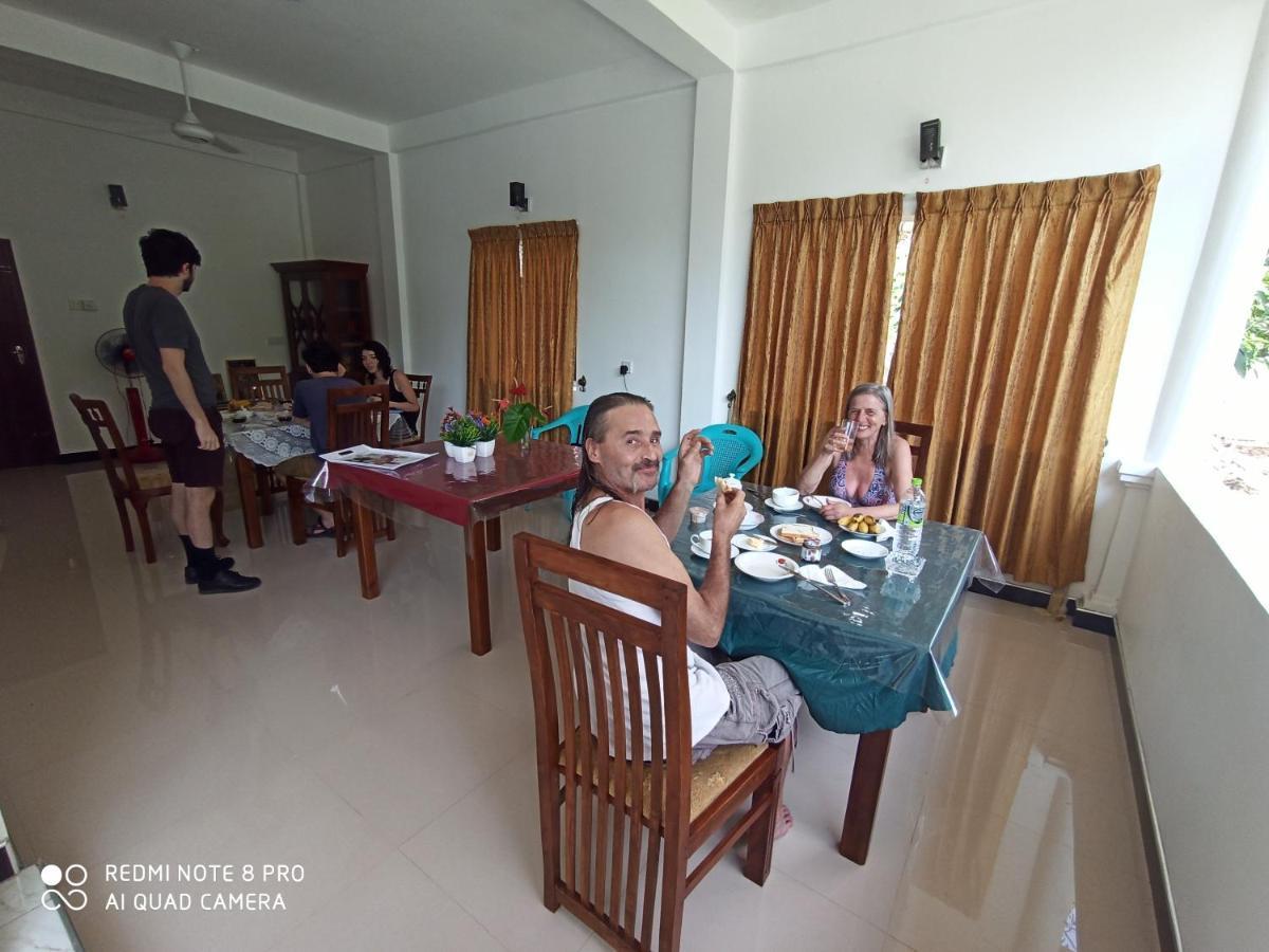 Geethani Tourist Home Polonnâruvâ Extérieur photo