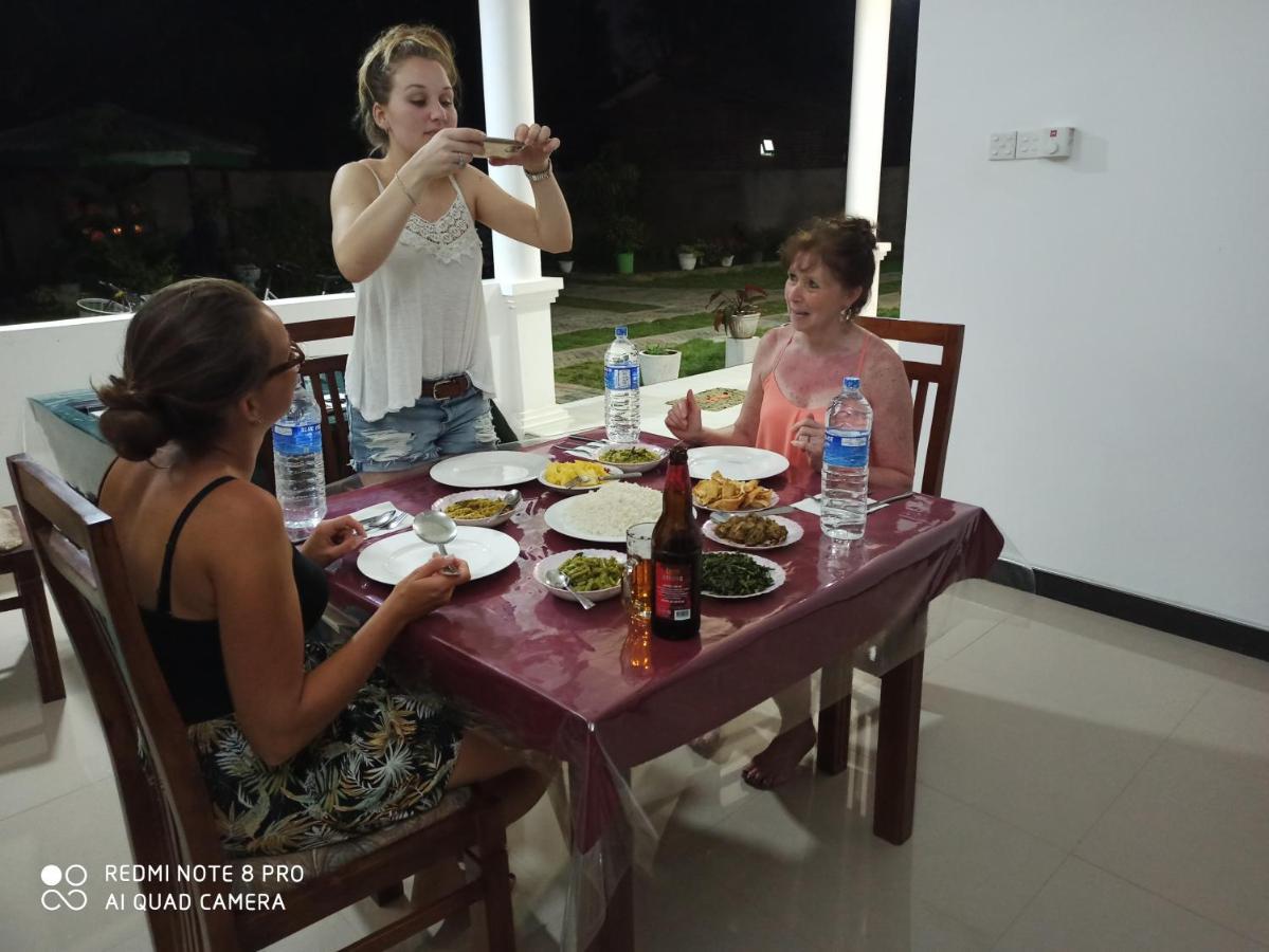 Geethani Tourist Home Polonnâruvâ Extérieur photo