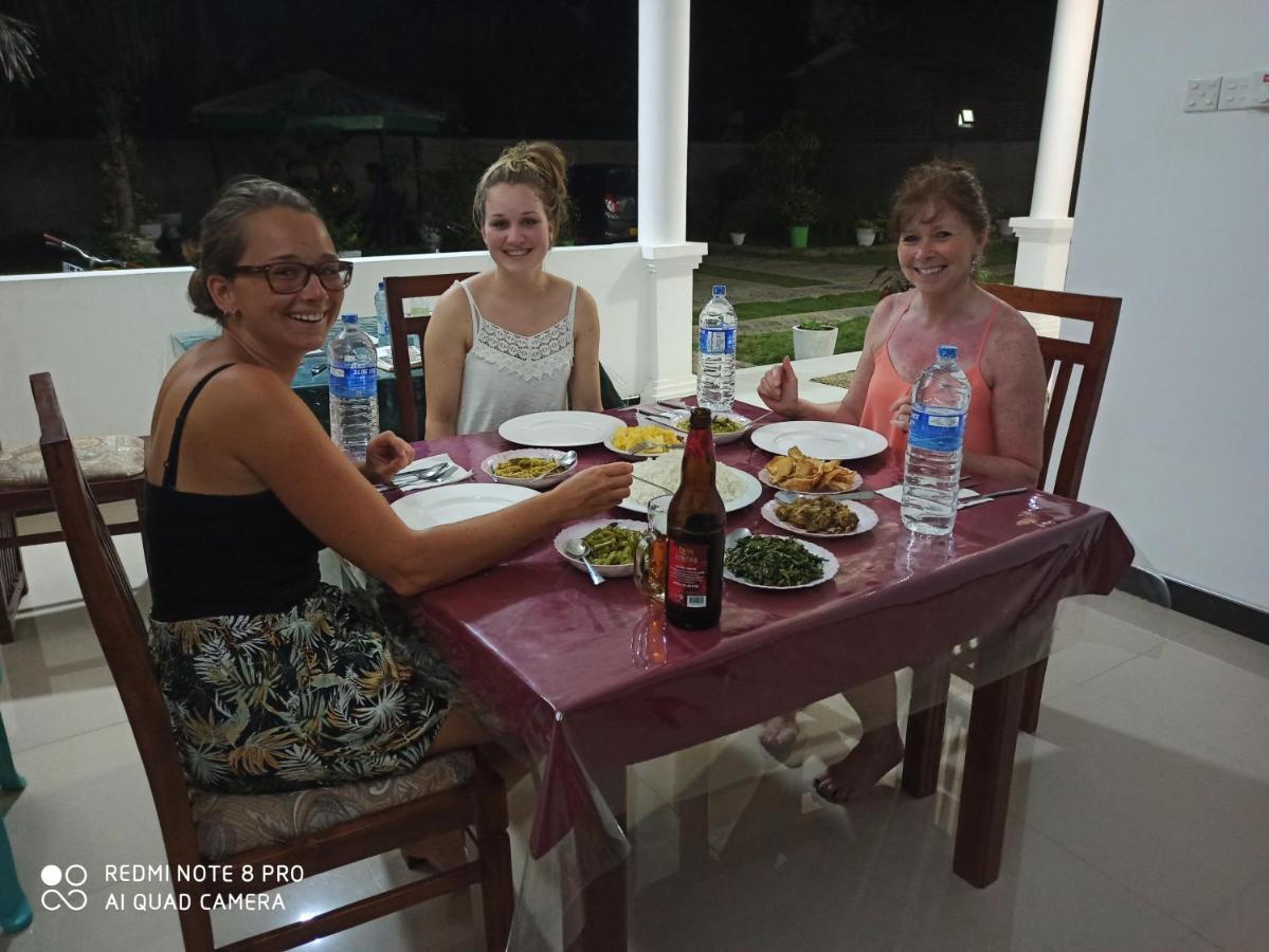 Geethani Tourist Home Polonnâruvâ Extérieur photo